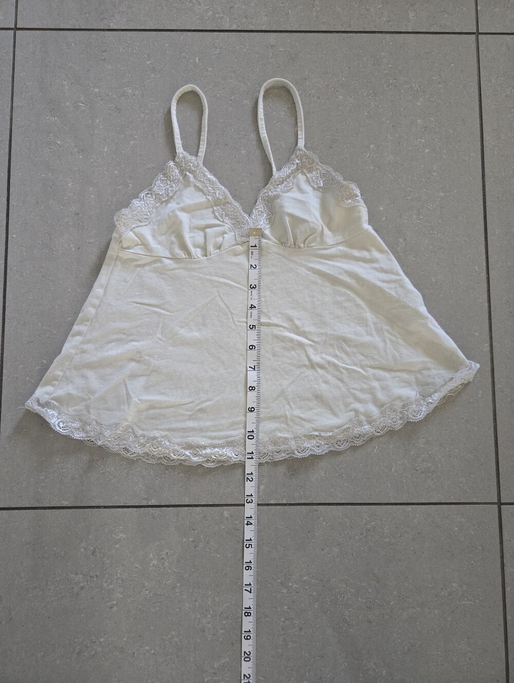 ROMWE White Lace Trim Cropped Cami